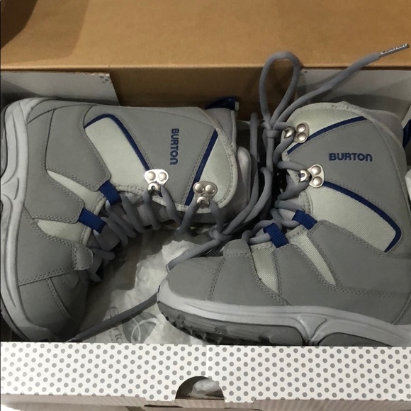 KIDSMOTO SNOWBOARDING BOOTS - Picture 2 of 2